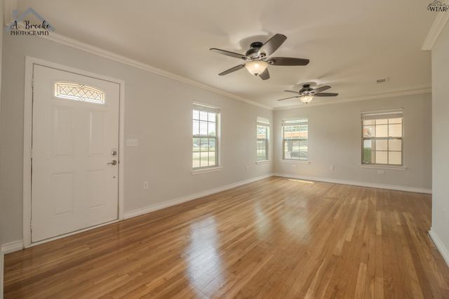 729 W 3RD STREET, Burkburnett, TX 76354