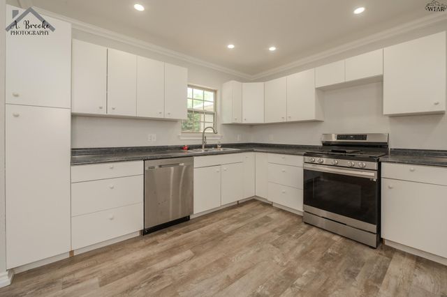 729 W 3RD STREET, Burkburnett, TX 76354