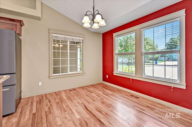 817 N Shadowridge Ave, Eagle, ID 83616