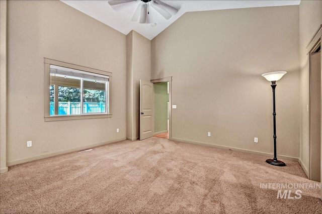 817 N Shadowridge Ave, Eagle, ID 83616