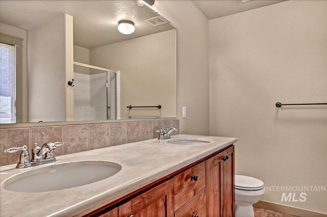 817 N Shadowridge Ave, Eagle, ID 83616