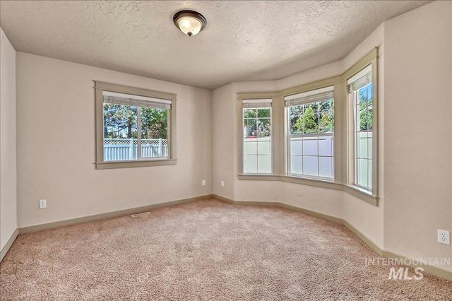 817 N Shadowridge Ave, Eagle, ID 83616