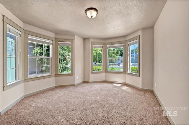 817 N Shadowridge Ave, Eagle, ID 83616