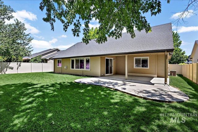 817 N Shadowridge Ave, Eagle, ID 83616