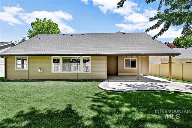 817 N Shadowridge Ave, Eagle, ID 83616