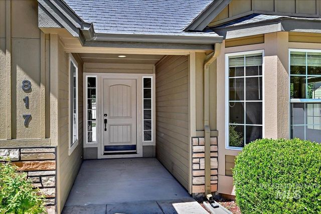 817 N Shadowridge Ave, Eagle, ID 83616