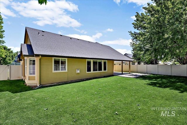 817 N Shadowridge Ave, Eagle, ID 83616