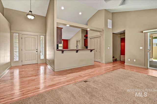 817 N Shadowridge Ave, Eagle, ID 83616