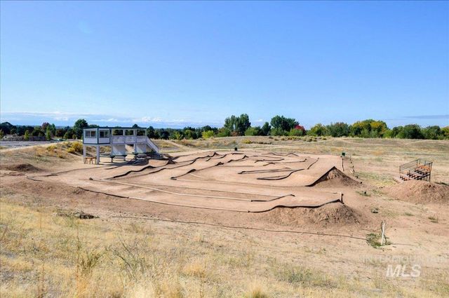 817 N Shadowridge Ave, Eagle, ID 83616