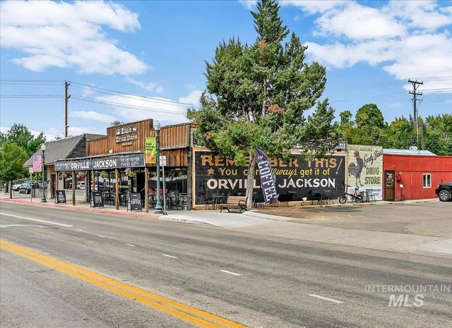 817 N Shadowridge Ave, Eagle, ID 83616