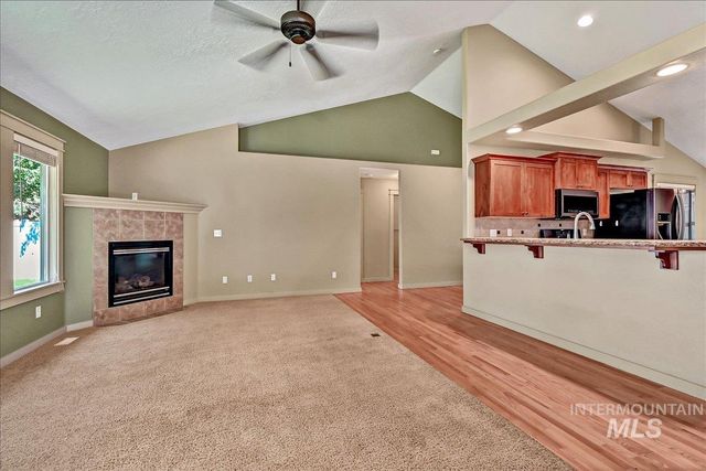 817 N Shadowridge Ave, Eagle, ID 83616