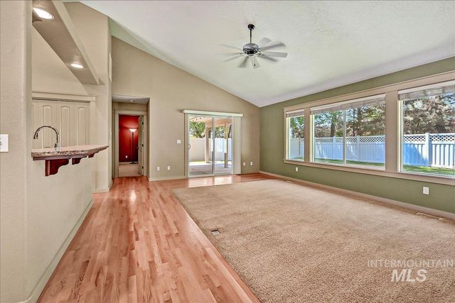 817 N Shadowridge Ave, Eagle, ID 83616