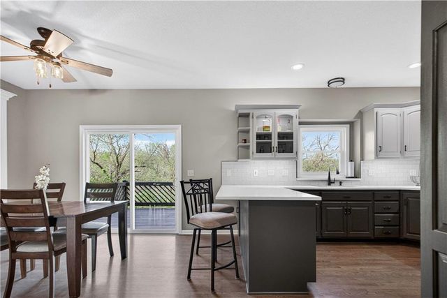 30305 W 84th Terrace, De Soto, KS 66018