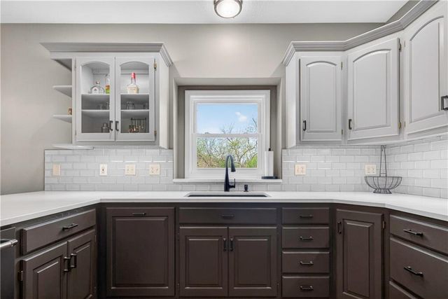 30305 W 84th Terrace, De Soto, KS 66018