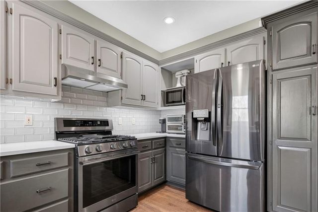 30305 W 84th Terrace, De Soto, KS 66018