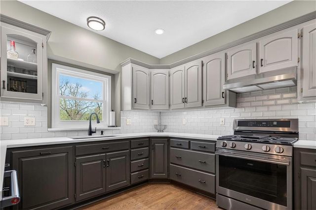 30305 W 84th Terrace, De Soto, KS 66018