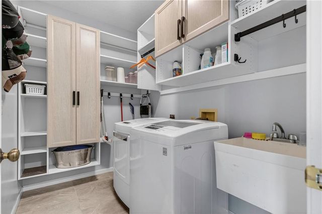 30305 W 84th Terrace, De Soto, KS 66018