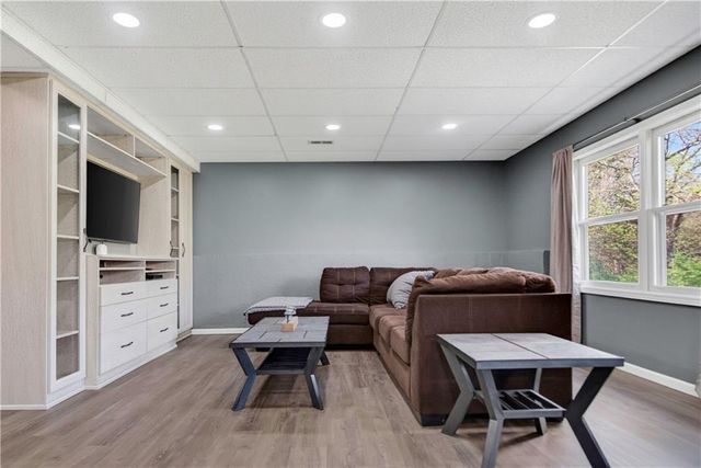 30305 W 84th Terrace, De Soto, KS 66018