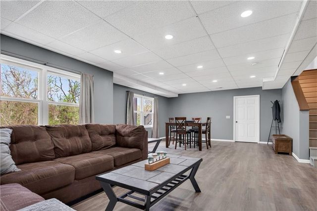 30305 W 84th Terrace, De Soto, KS 66018
