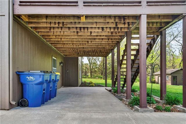 30305 W 84th Terrace, De Soto, KS 66018