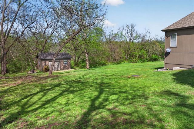 30305 W 84th Terrace, De Soto, KS 66018