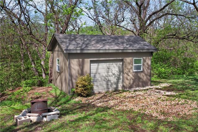 30305 W 84th Terrace, De Soto, KS 66018