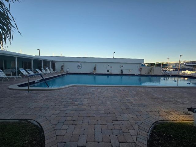 4908 38TH WAY S 103, St Petersburg, FL 33711