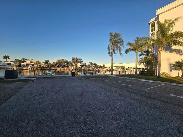 4908 38TH WAY S 103, St Petersburg, FL 33711