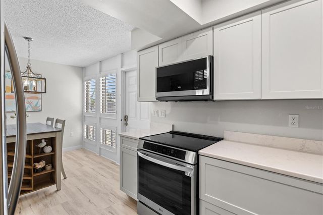 800 S BLVD OF THE PRESIDENTS 3, Sarasota, FL 34236