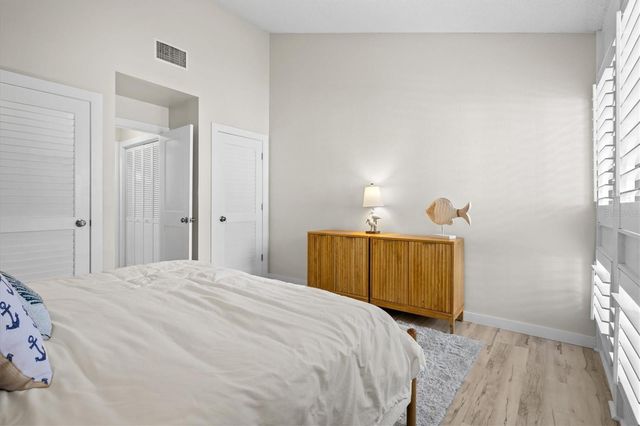 800 S BLVD OF THE PRESIDENTS 3, Sarasota, FL 34236