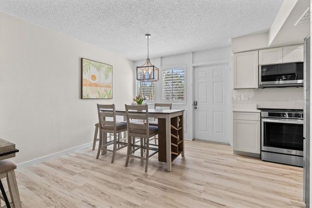 800 S BLVD OF THE PRESIDENTS 3, Sarasota, FL 34236