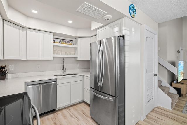 800 S BLVD OF THE PRESIDENTS 3, Sarasota, FL 34236