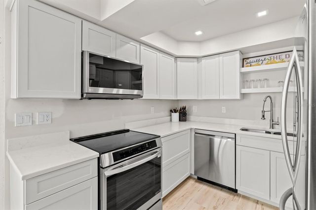 800 S BLVD OF THE PRESIDENTS 3, Sarasota, FL 34236