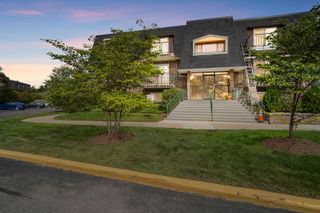 3856 S Parkway Drive 2A, Northbrook, IL 60062