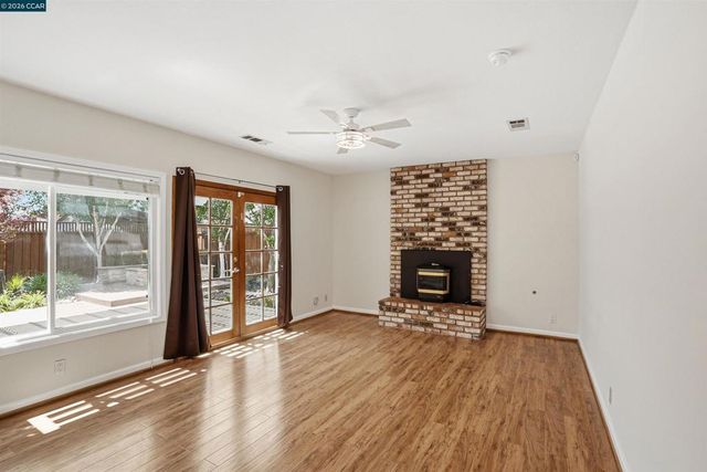 5517 Shorehaven Cir, Livermore, CA 94551