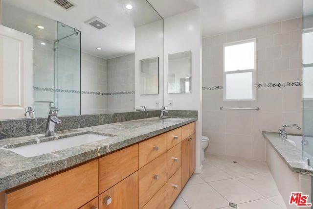 11925 Mayfield Avenue 1, Los Angeles, CA 90049