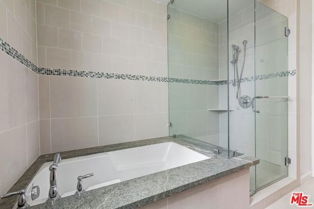 11925 Mayfield Avenue 1, Los Angeles, CA 90049