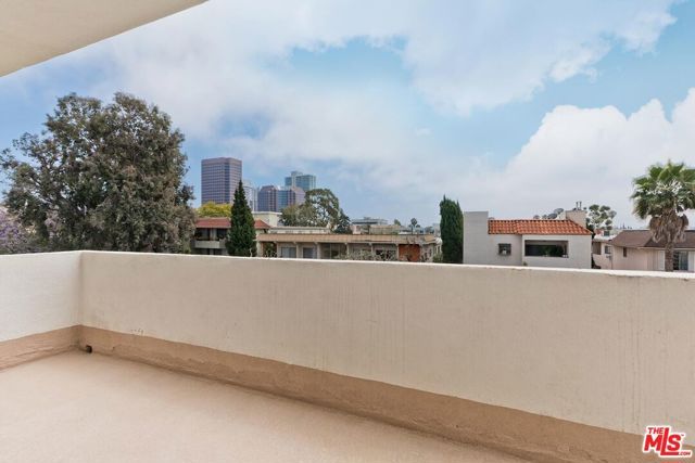 11925 Mayfield Avenue 1, Los Angeles, CA 90049