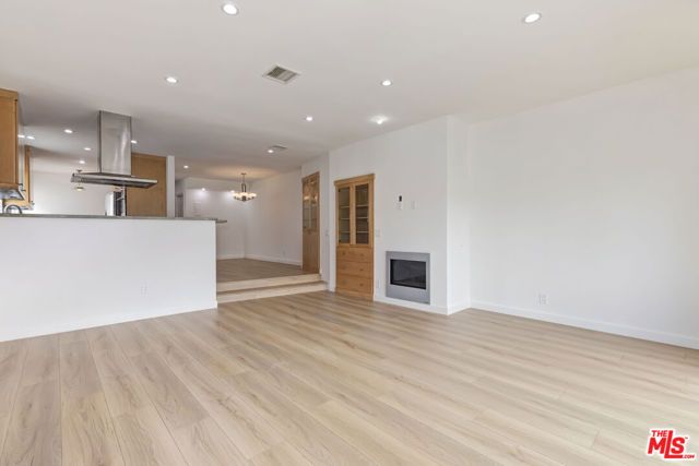 11925 Mayfield Avenue 1, Los Angeles, CA 90049