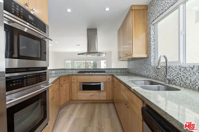 11925 Mayfield Avenue 1, Los Angeles, CA 90049