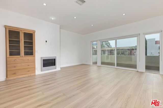 11925 Mayfield Avenue 1, Los Angeles, CA 90049