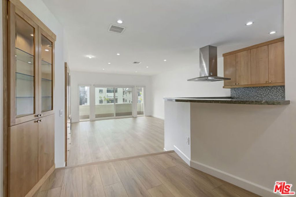 11925 Mayfield Avenue 1, Los Angeles, CA 90049