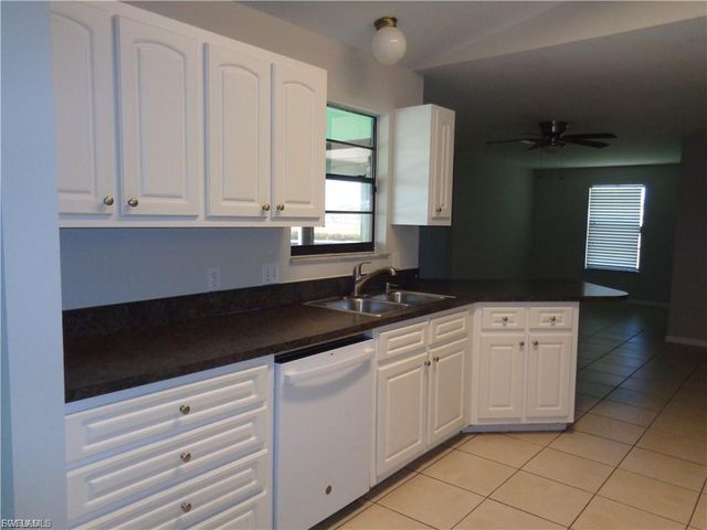 1510 SW 8th PL, Cape Coral, FL 33991