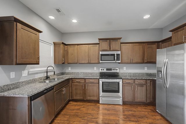 208 Bell Forge Ct, White Bluff, TN 37187