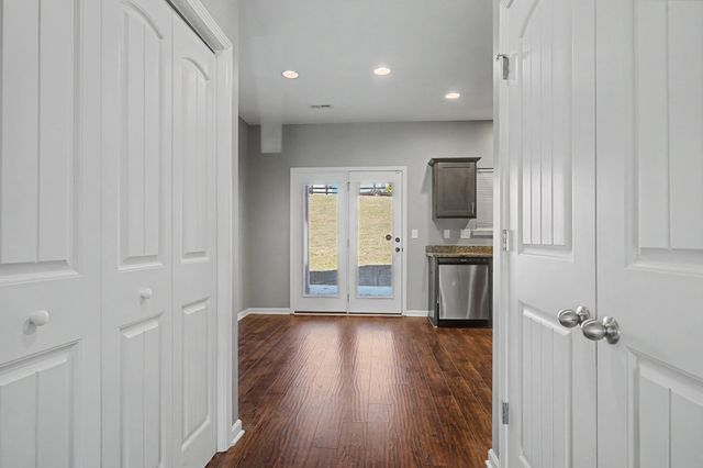 208 Bell Forge Ct, White Bluff, TN 37187