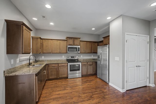 208 Bell Forge Ct, White Bluff, TN 37187