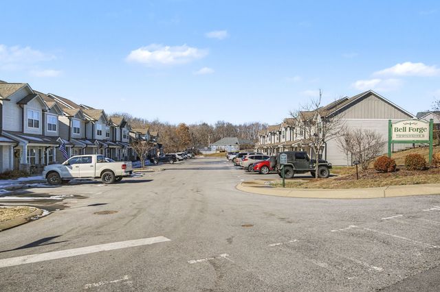 208 Bell Forge Ct, White Bluff, TN 37187