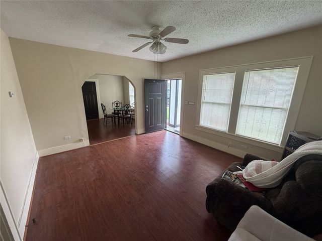 1466 Stella Avenue, Dallas, TX 75216