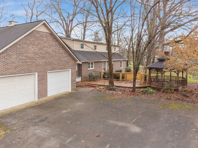 209 Spring Creek Rd, Estill Springs, TN 37330