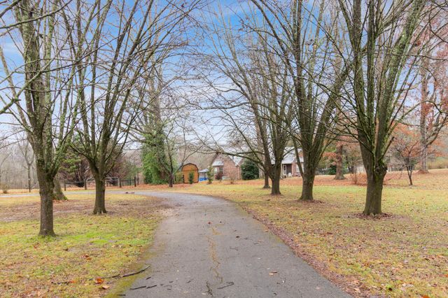 209 Spring Creek Rd, Estill Springs, TN 37330